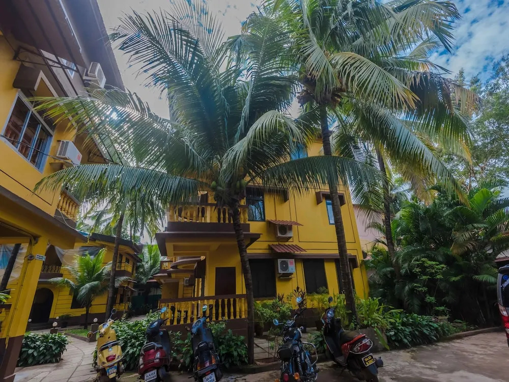 OYO 7273 StayOut near Candolim Beach