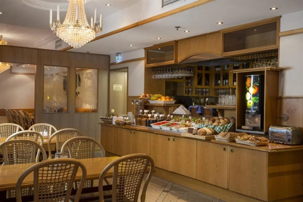 Crystal Plaza Hotel