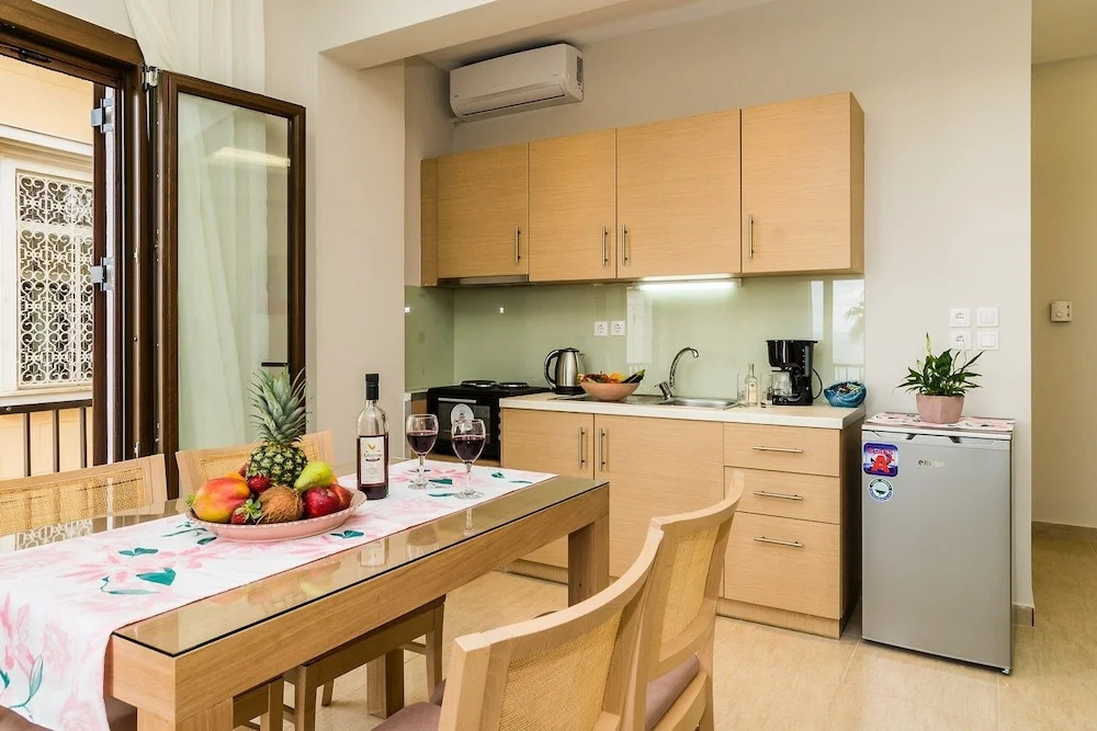 Alektor Studios & Apartments