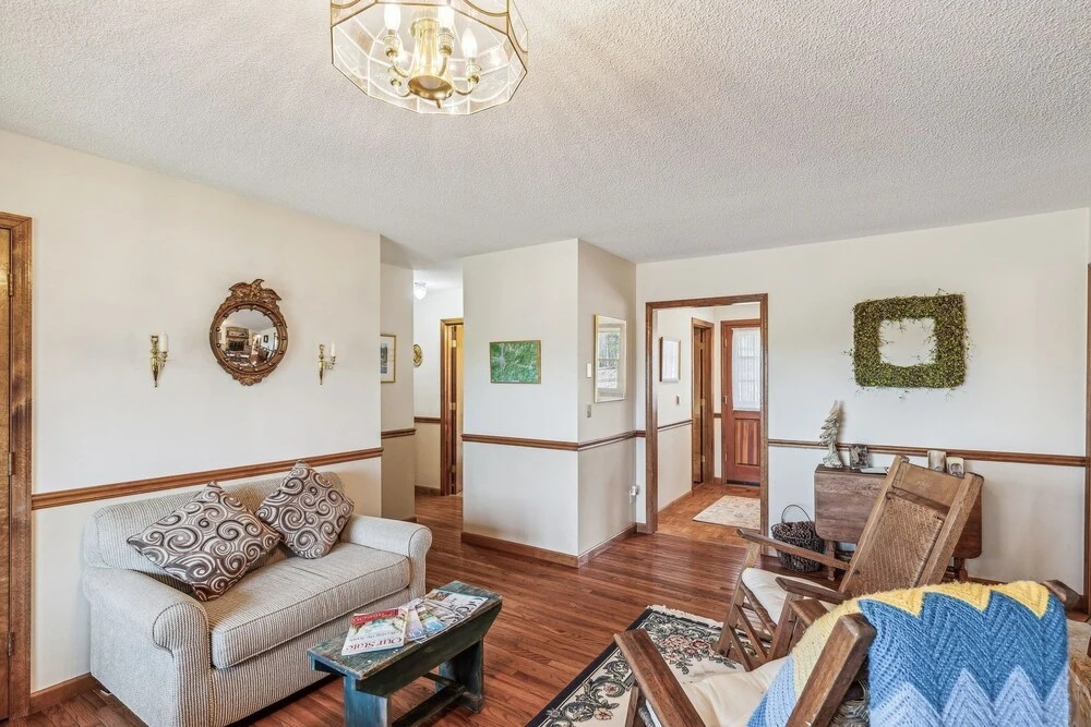 Warm And Cozy Cabin In Lake Lure, Nestled In Hardwood Trees, Peaceful Home- Wifi 3 Bedroom Home by Sunscape Property Management