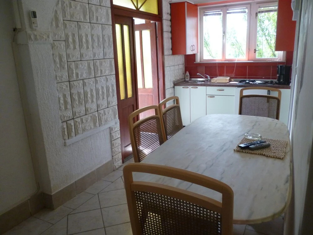 Apartment Tinka-with Beautiful Garden Area