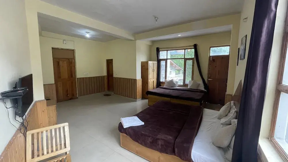Singh Saab Rooms & Cafe