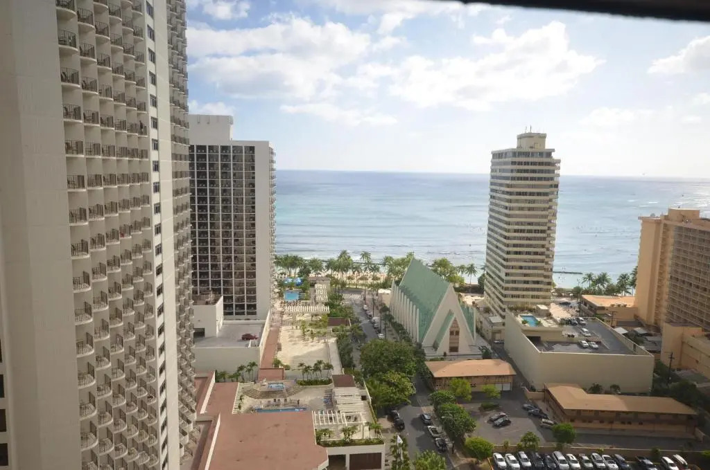 Romantic Waikiki Banyan 2513 with Ocean and Diamond Head Views and Free Parking!