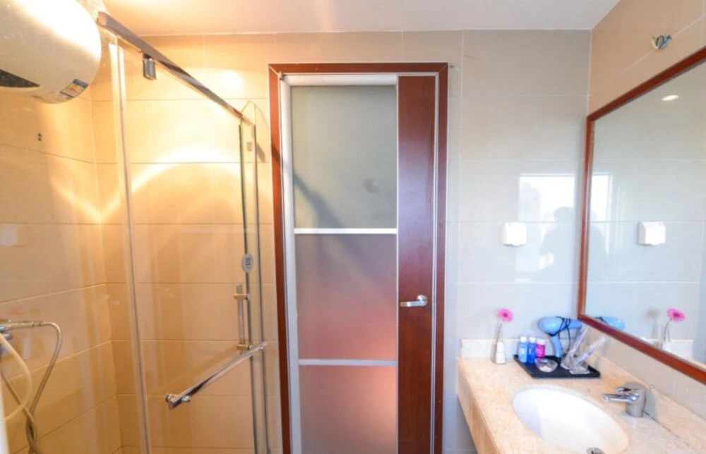 Dalian Yijia Apartment Peace Square