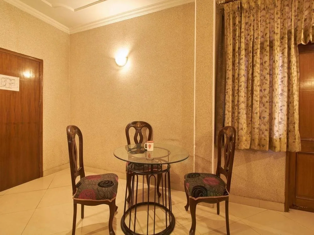 OYO 8535 Hotel Mayarch