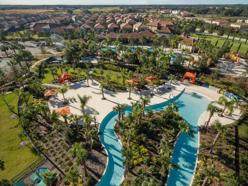 Upstay - Solterra Resort Home w Hot Tub and Pool, Davenport