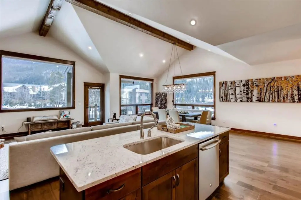 Spacious 3 Bedroom Townhome In River Run Village Within Walking Distance To Gondola And Restaurants