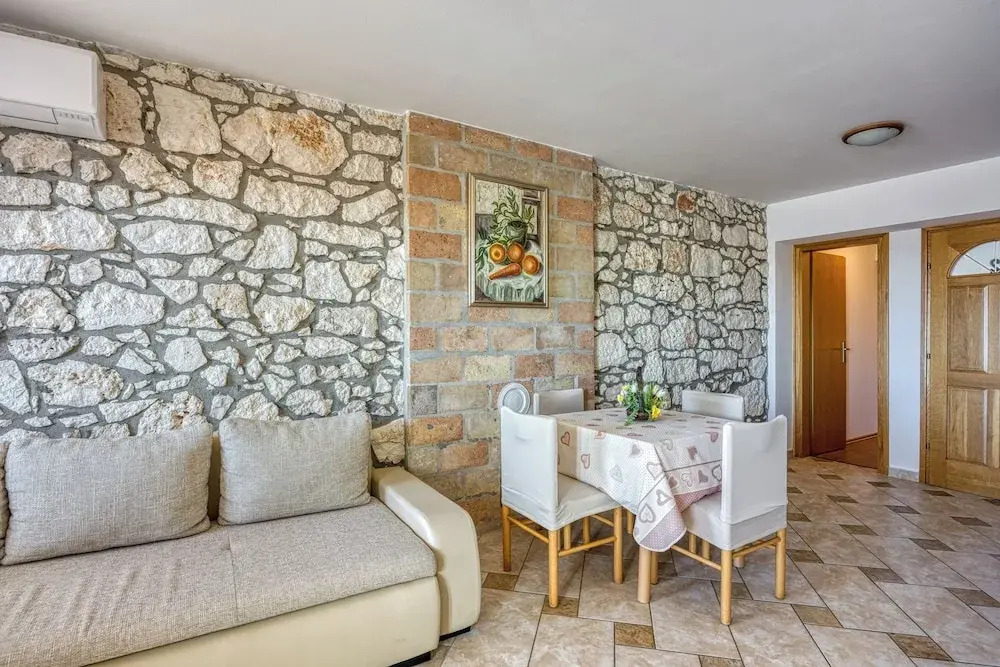 Apartments Jakara