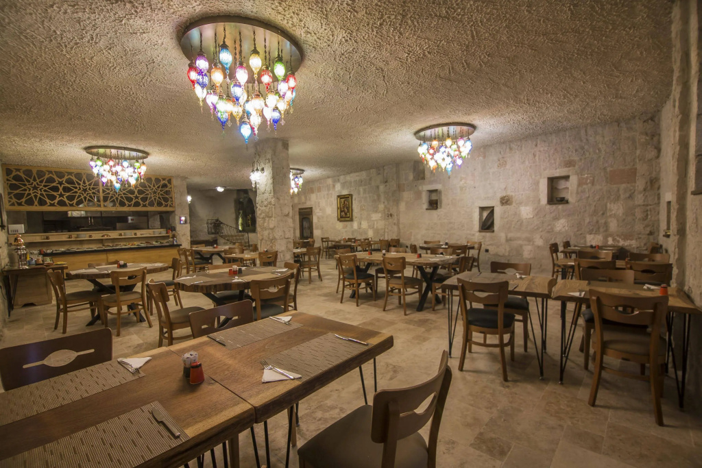 Hera Cave Suites