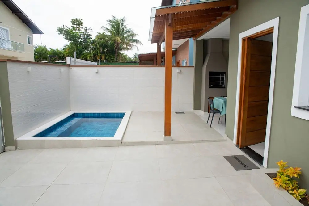 Casa com rea Gourmet a 350m da Praia de Maresias