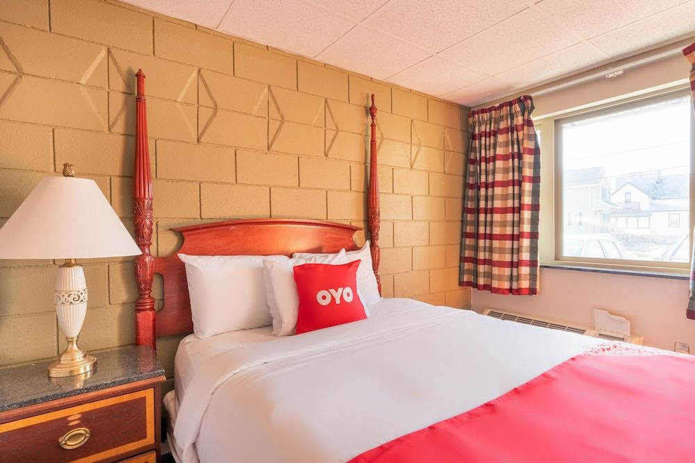 OYO Hotel Malden MA Broadway