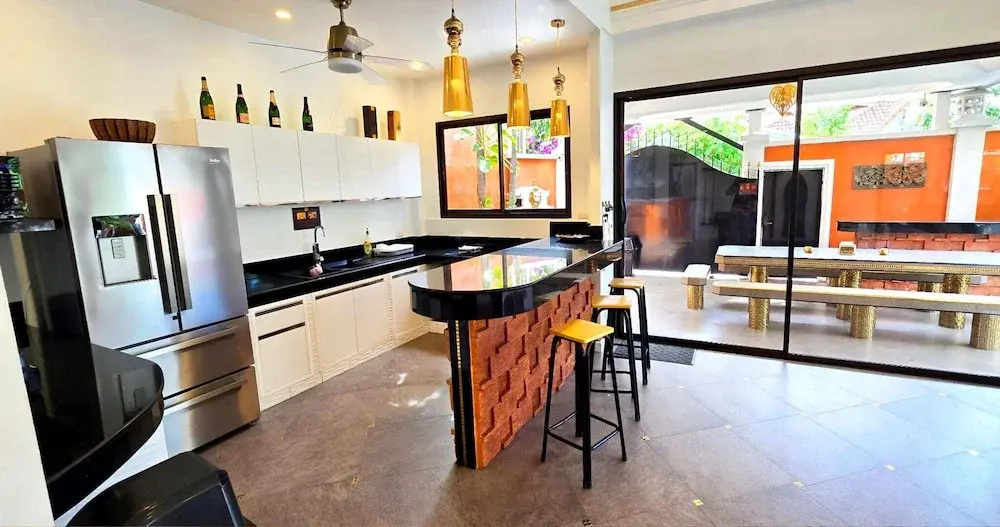 TUCHELAND Luxury Pool Villa Pattaya Walking Street