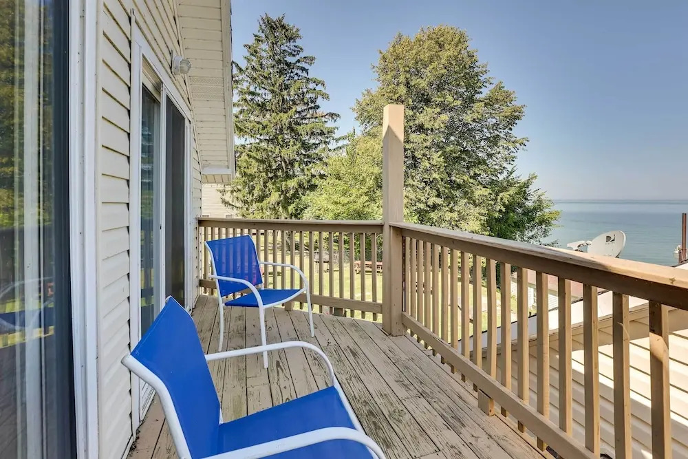 Waterfront Lake Erie Vacation Rental on the Strip!