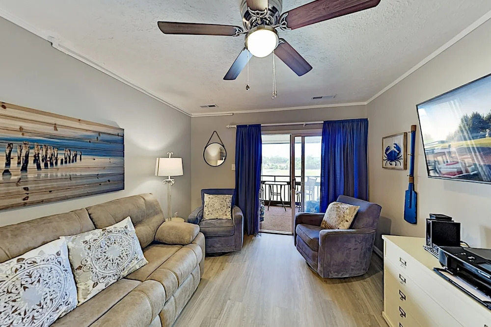 New Listing! Mariners Cove By The Beach 2 Bedroom Condo