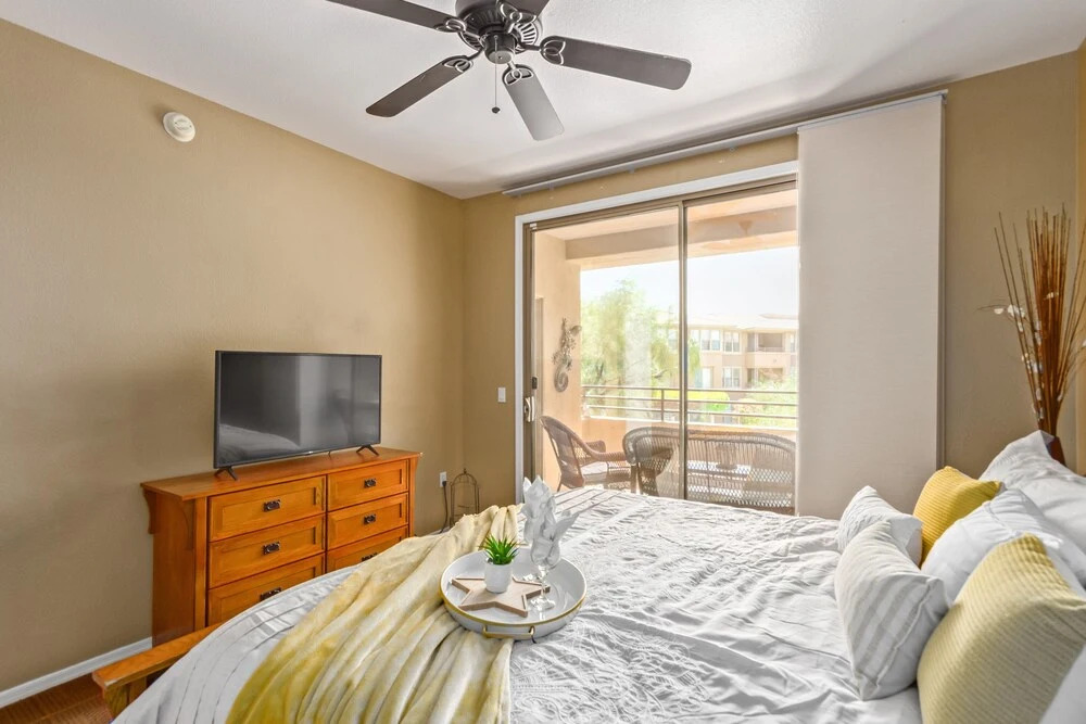 The Edge #2111 Scottsdale 3 Bedroom Condo by Redawning