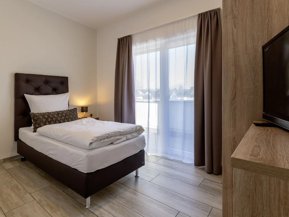 GLEUEL INN HOTEL - Serviced Apartments