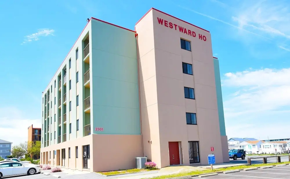 Westward Ho 203 Studio Bedroom Condo by RedAwning