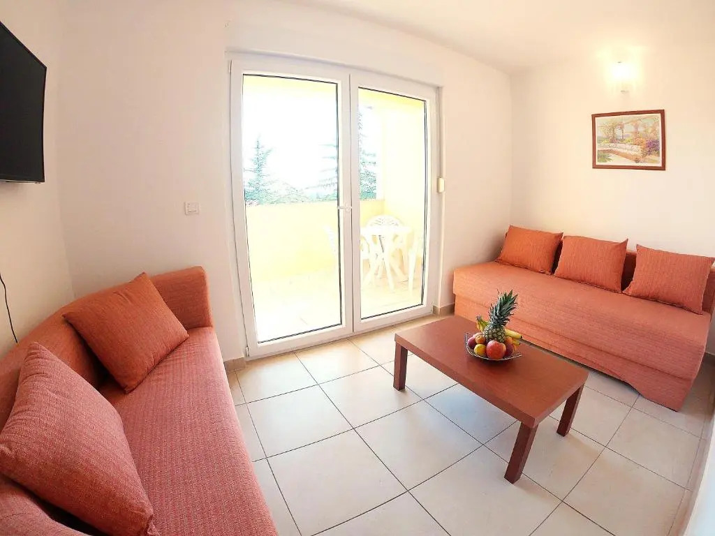SOLARIS Modern & Comfortable Apartments with Free Private Parking