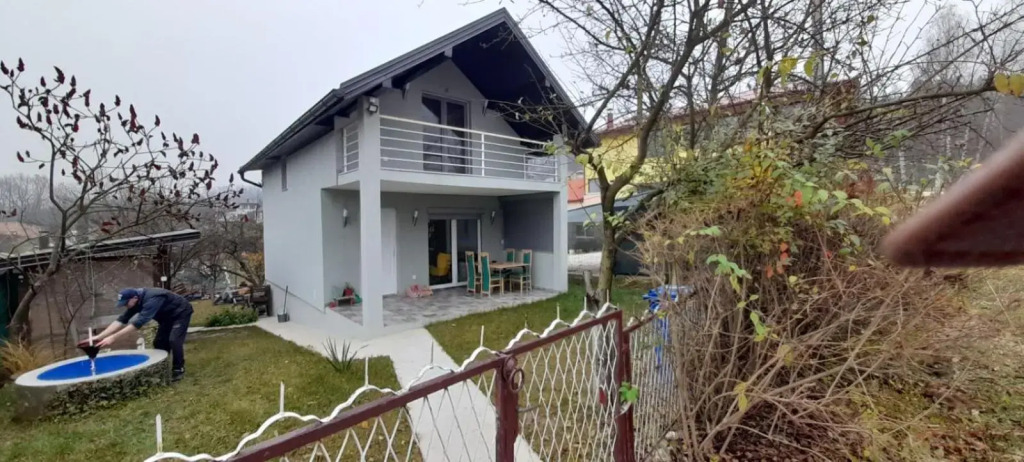 Ravne weekend house