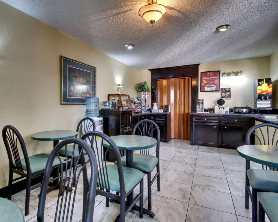 Econo Lodge Clinton - Jackson West