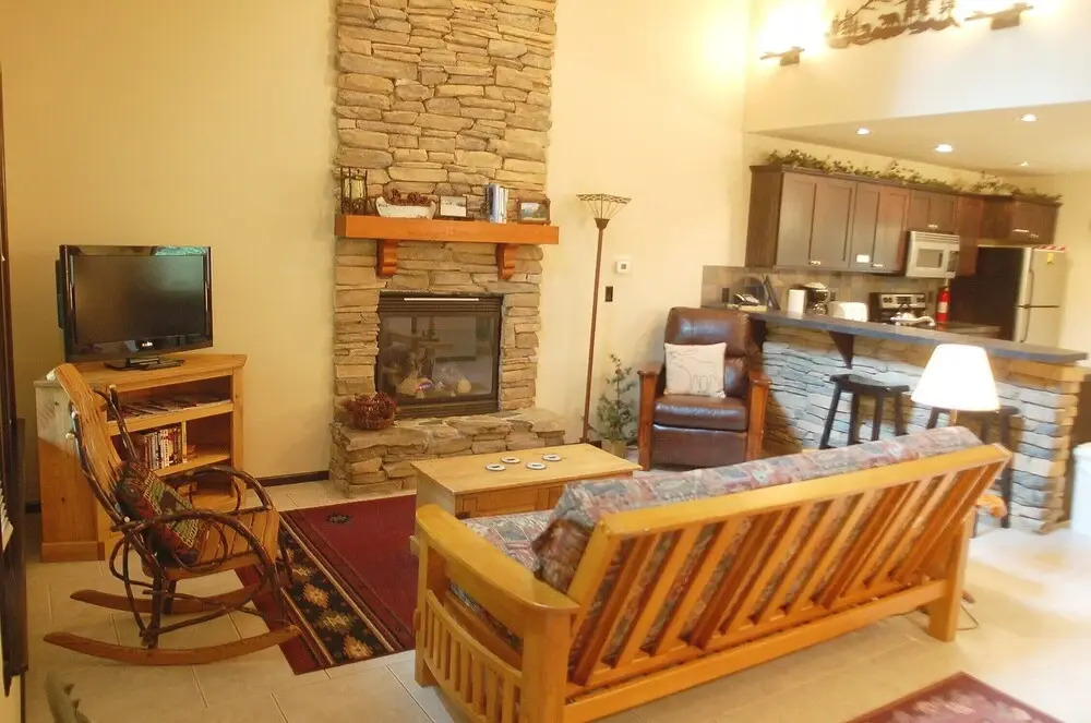 Glacier Springs Cabin 89 Cedar and Log Cabin Close to Skiing and Hiking