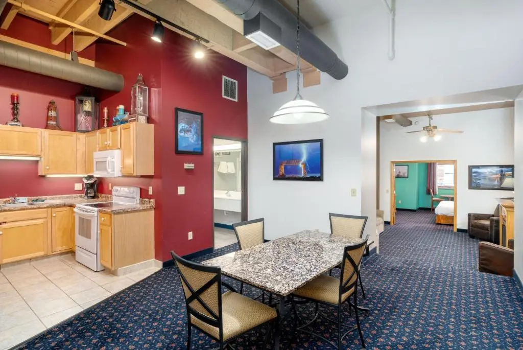 The Suites Hotel at Waterfront Plaza