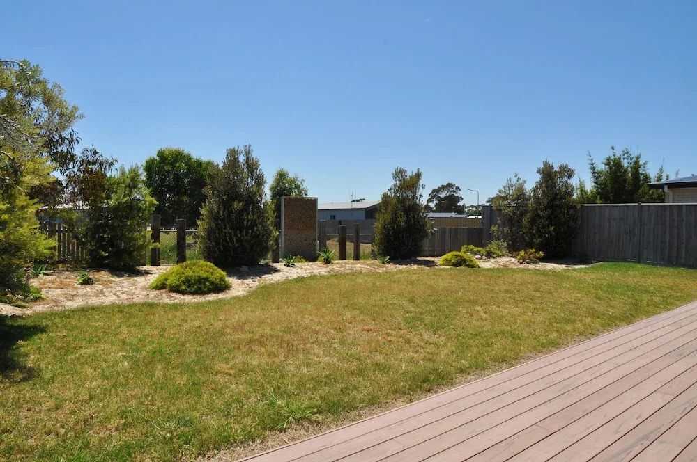 Sunnyside - Surf Side, Linen and Wifi included