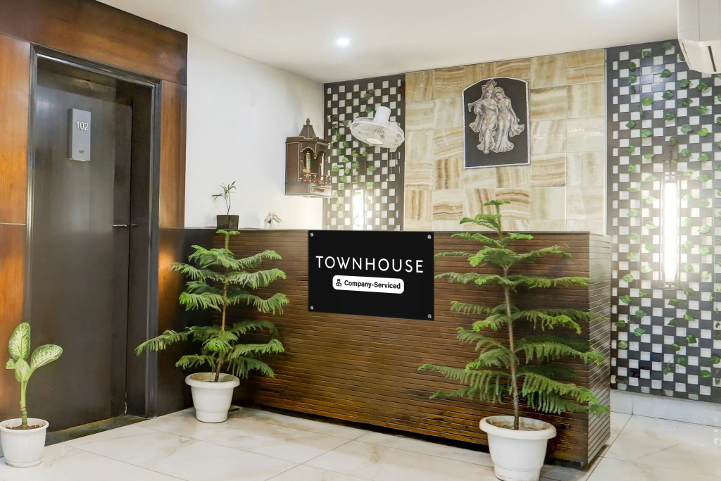 Super Townhouse Sushant Lok Phase 1 Formerly Hotel Neven