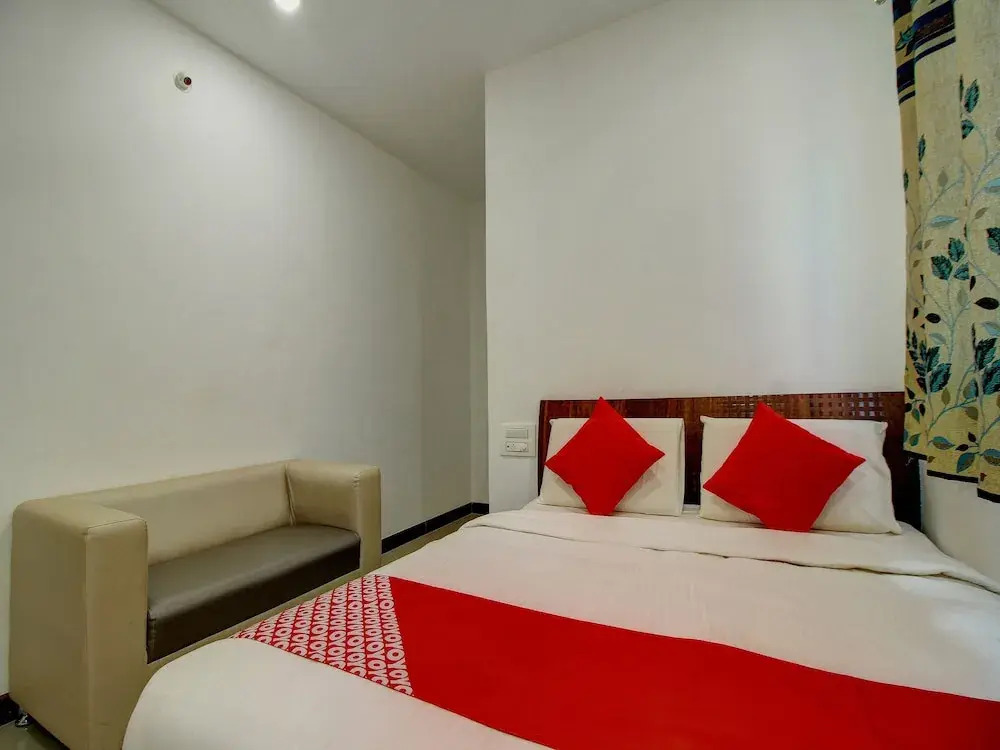 OYO 17421 Suvarna Suites