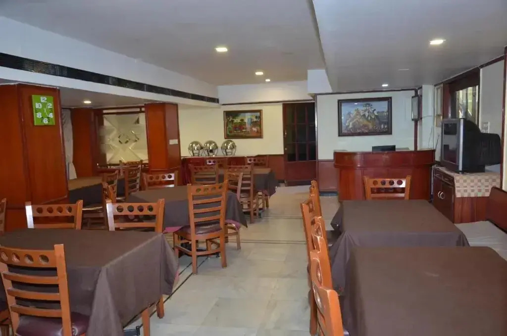 HOTEL RATHNA RESIDENCY