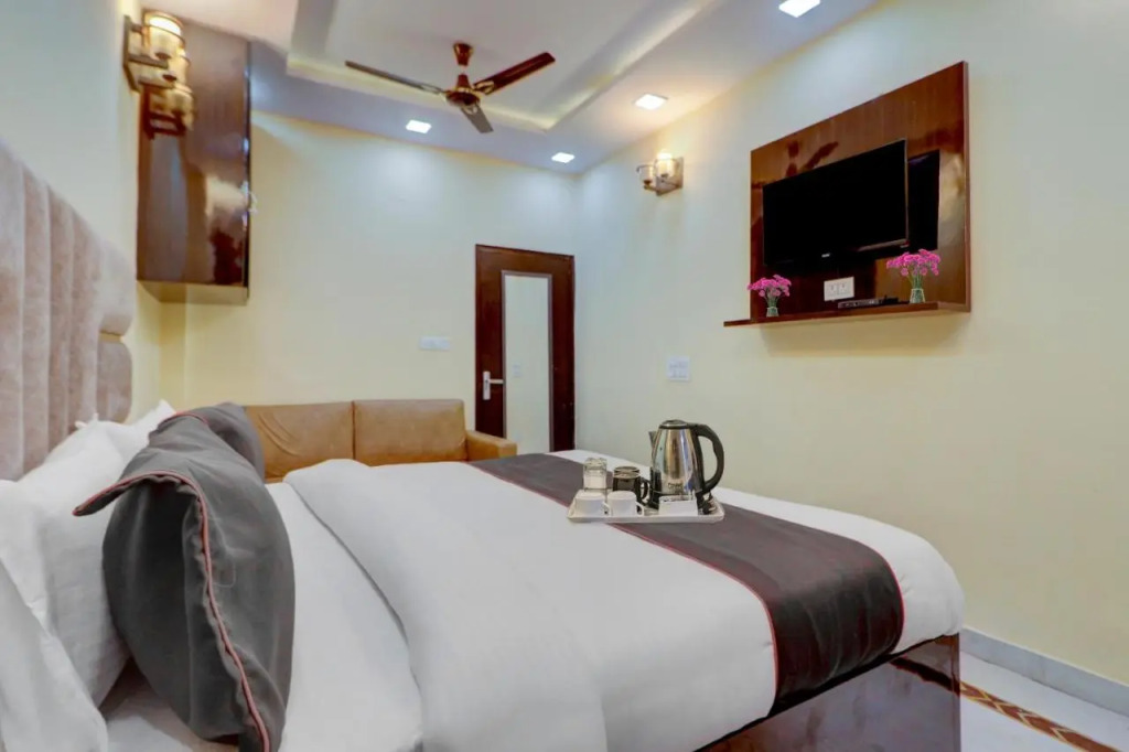 OYO 91483 Hotel Amazing House
