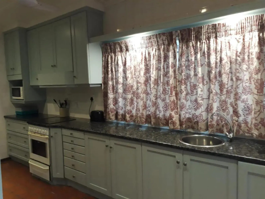 2C Edward Place