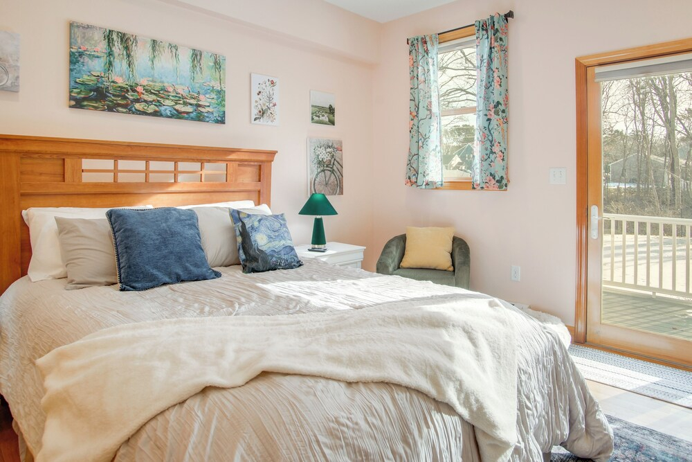 Walk to Sagamore Beach! Curated + Spacious Cottage