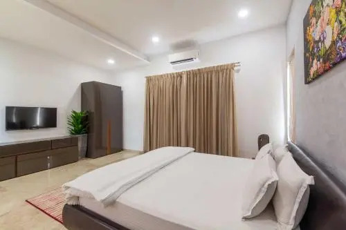StayVistas White Pebbles - A Villa with Theater Room & Swimming Pool