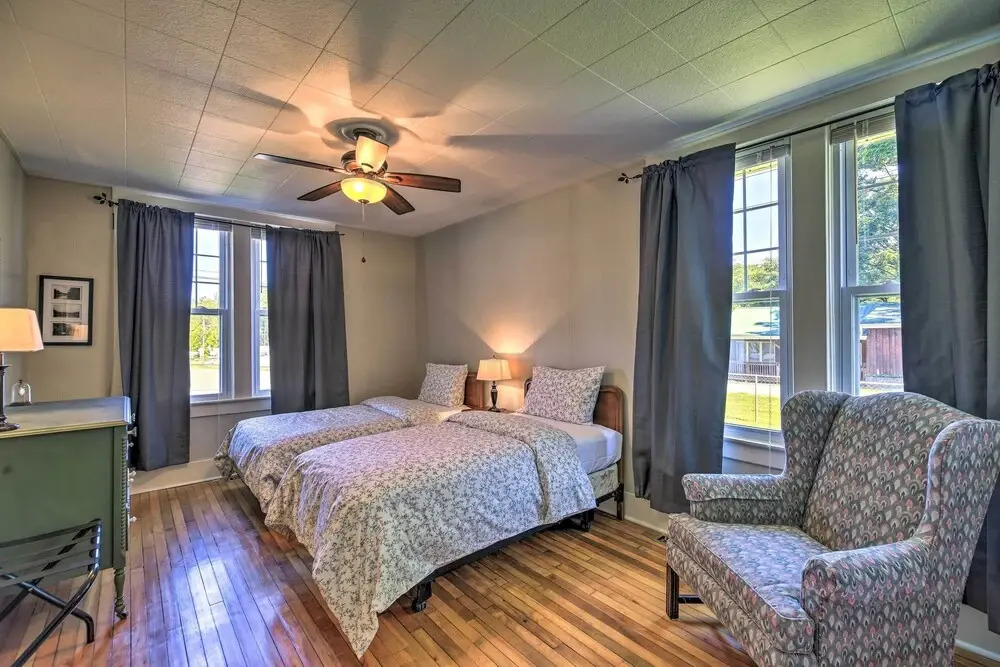 Cozy Damascus Cottage w/ Porch & Trail Access!