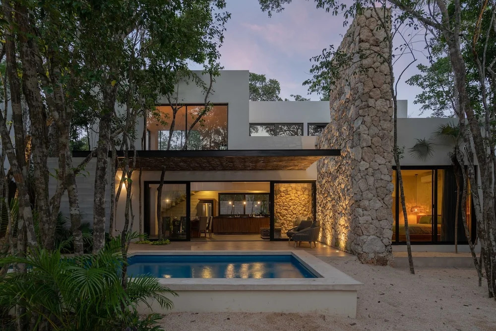 Twelve OClock - Luxury Villas