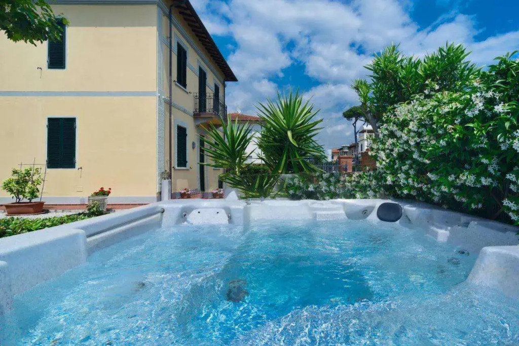 Hotel Apuana