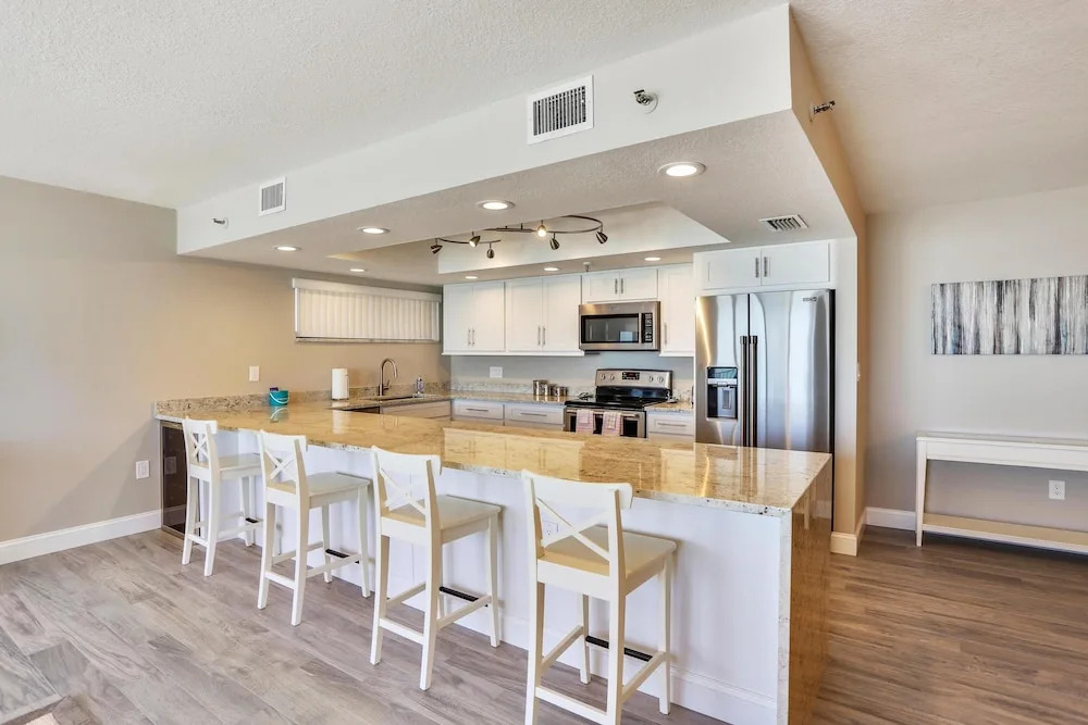 Trillium 4C Beach Front With Private Balcony/updated/pool!