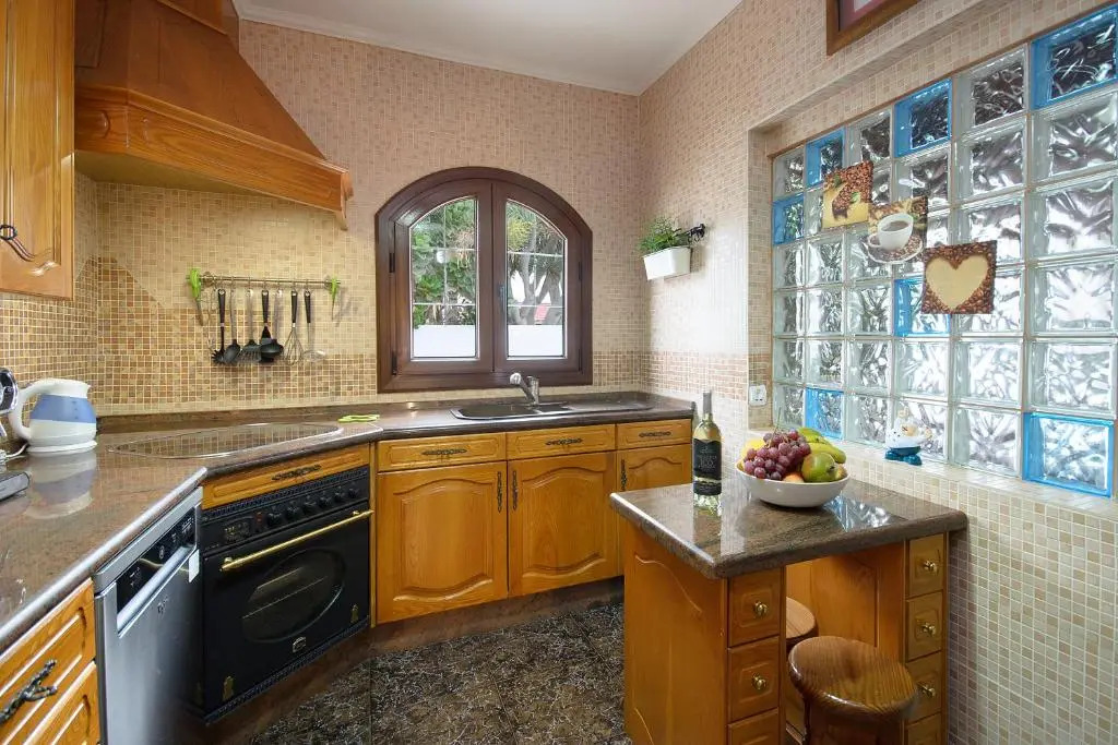 Hearth away from house. BREIA