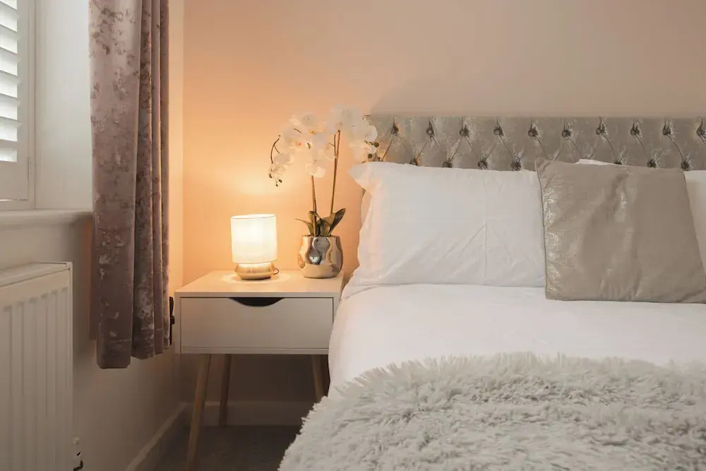 Stunning 2 BD with Patio & Free Parking