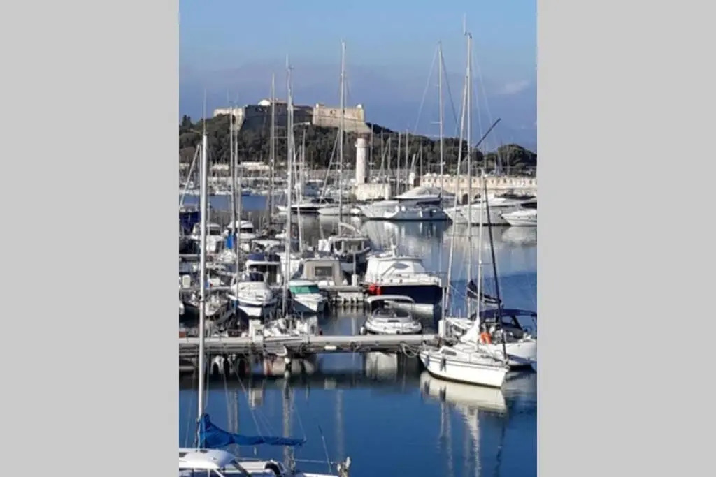 Port Vauban appartement F3 refait à neuf