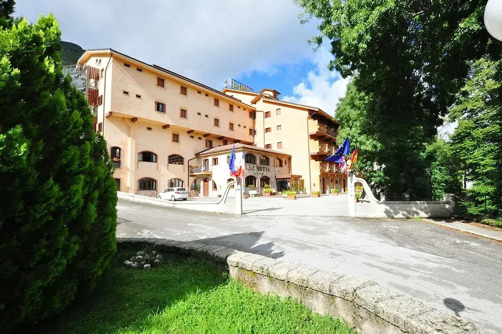 Leo Hotel