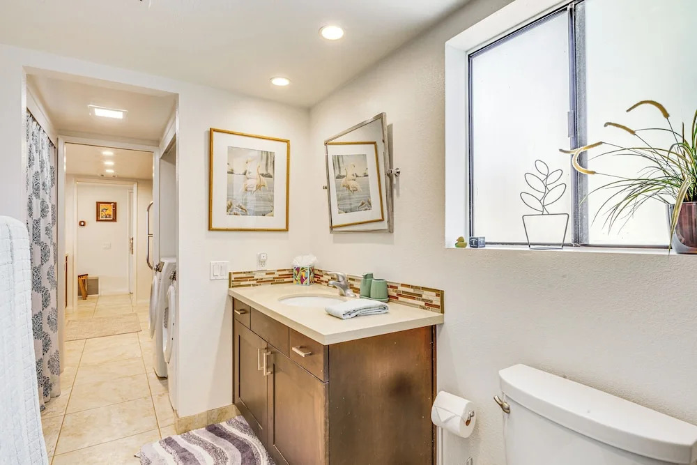 2 Mi to Dtwn! Chic Palm Springs Condo