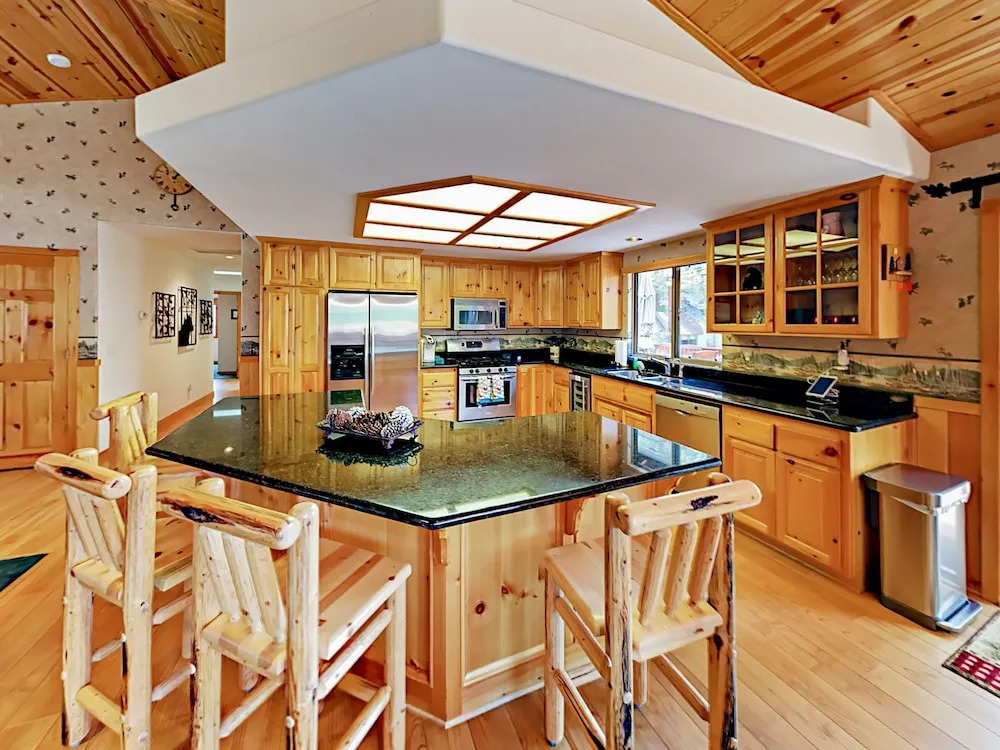 102 North Teakwood Dr Home 3 Bedrooms 2 Bathrooms Home