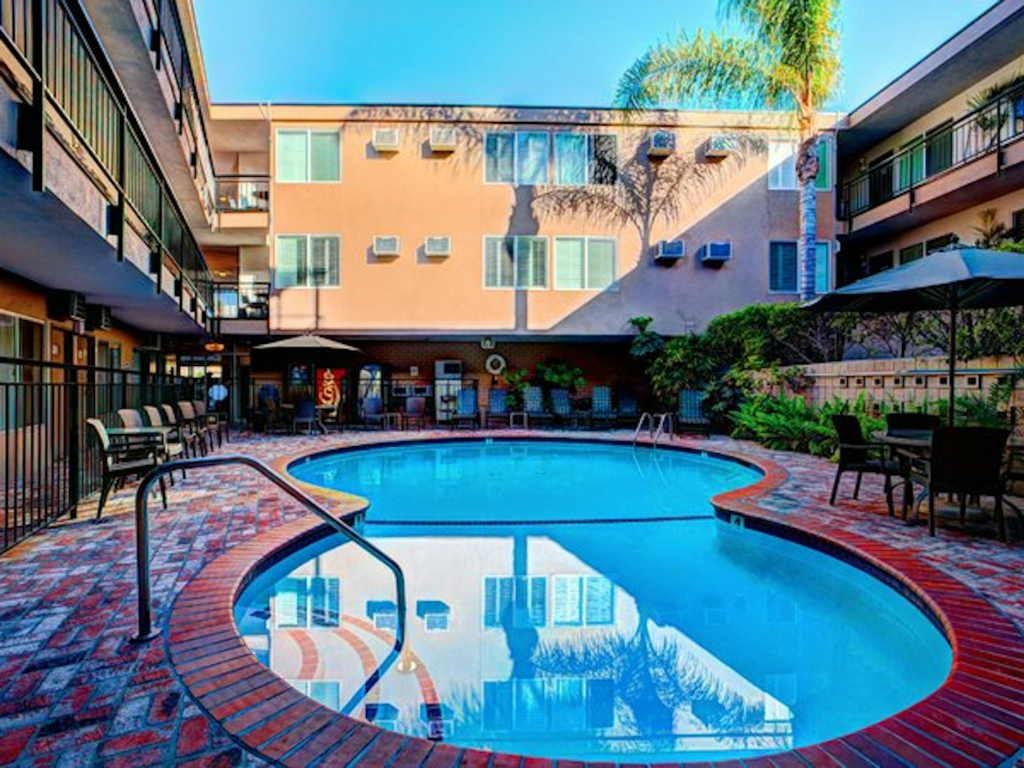 Dunes Inn - Wilshire