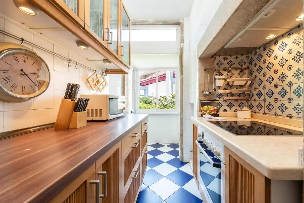 Guestready - Bright Family Home with Private Rooftop Terrace in Alcântara
