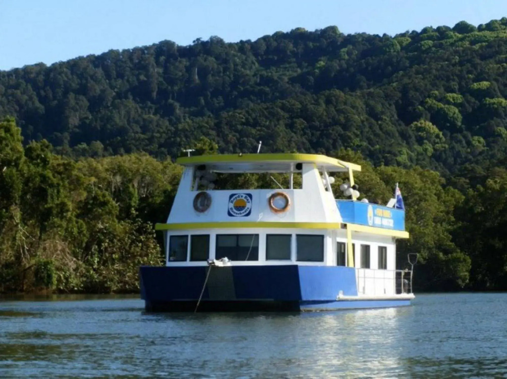 Boyds Bay Houseboat Holidays