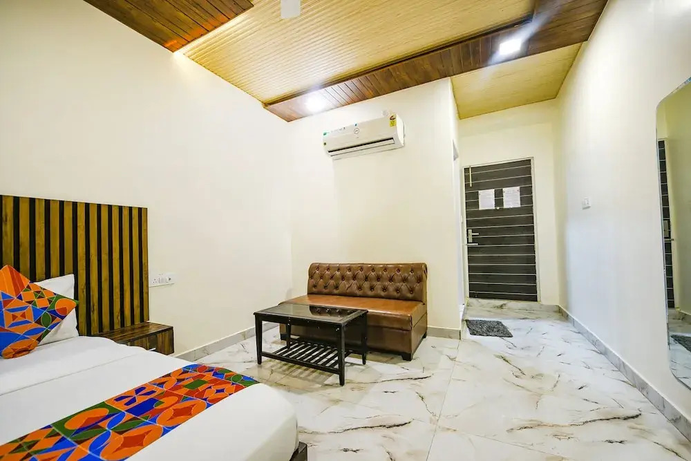 Crystal Palace by OYO Rooms
