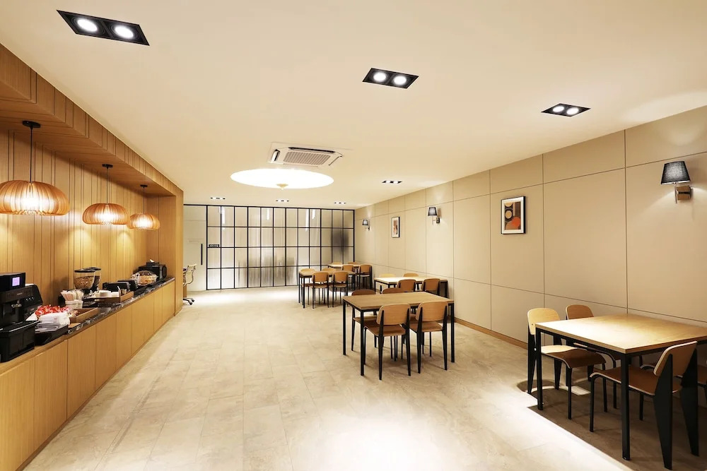 Mari Hotel