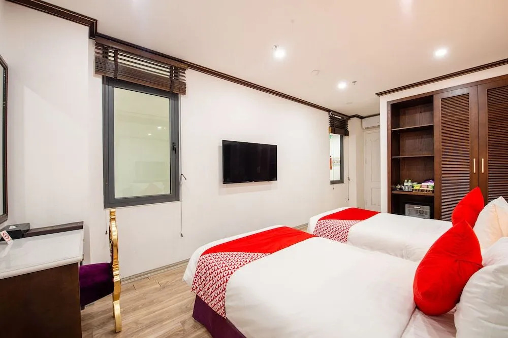 OYO 348 Suji Hotel